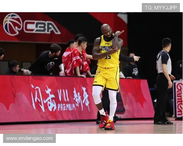 CBA球员闲暇时为何喜欢前往足球场？娱乐日常解析